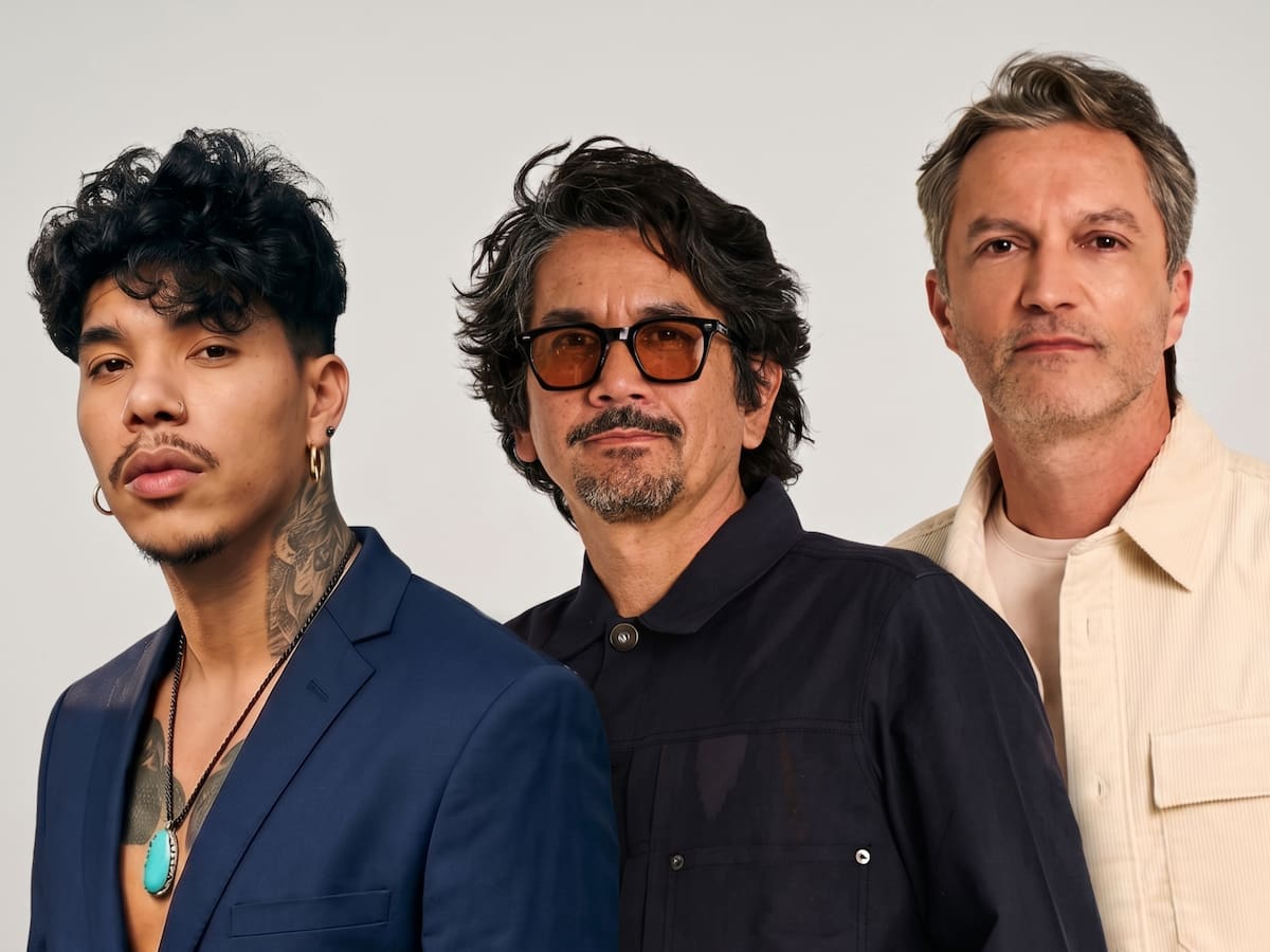 Bacilos y Beni presentan “Amor de los 90s”, un merengue que revive el romance de otra época