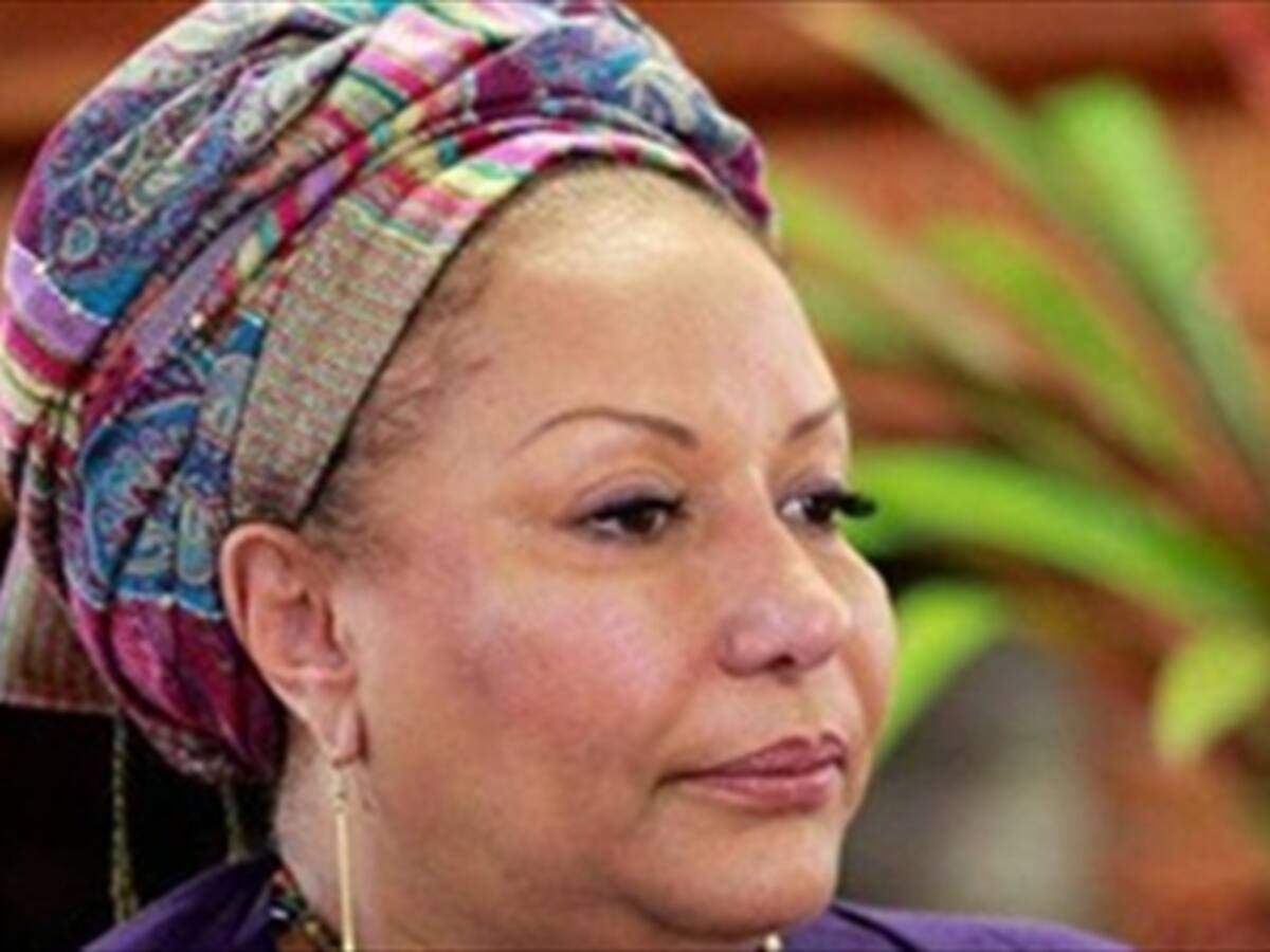 Piedad Córdoba pide cese al fuego bilateral y retomar diálogos
