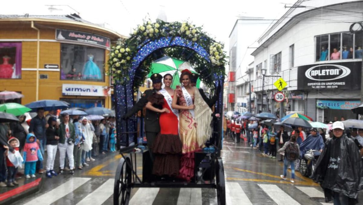 El desfile de las Carretas del Rocío en el cuarto día de la Feria de Manizales
