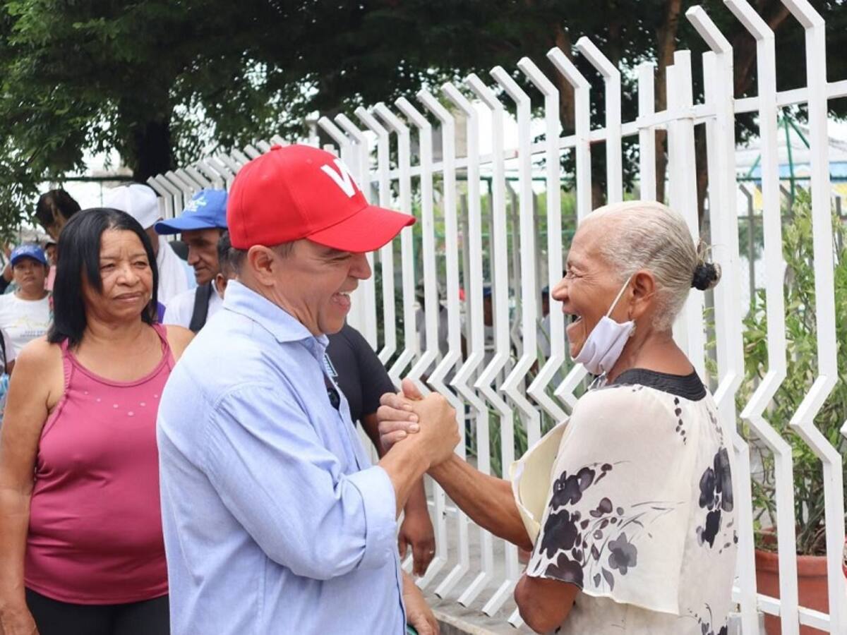 William García llegó con la ‘Saludatón’ a El Prado y el Nuevo Bosque