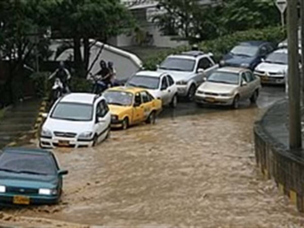 Fuerte aguacero causa emergencia en Cali