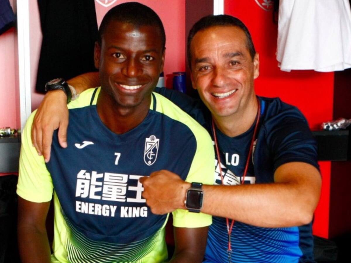 Se queda: El granada, al estilo Piqué, anuncia la continuidad de Adrián Ramos