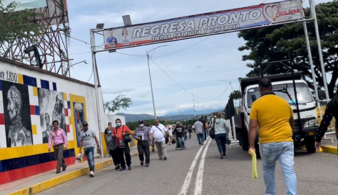 Nicolás Maduro ordenó la instalación de túneles en el puente Simón Bolívar