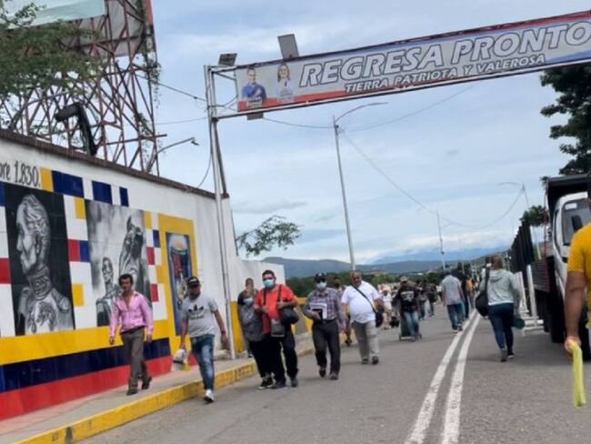Nicolás Maduro ordenó la instalación de túneles en el puente Simón Bolívar