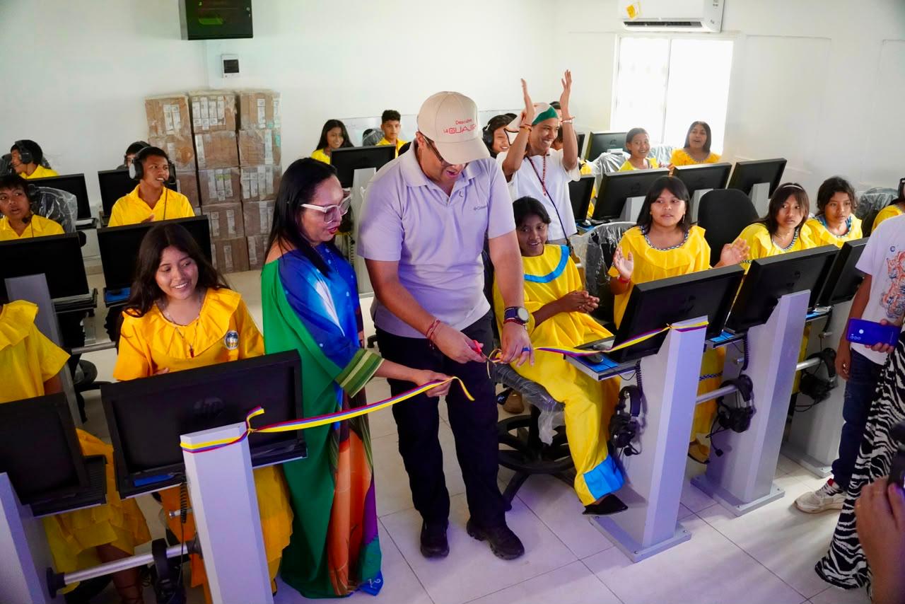 Comunidades Wayuu reciben aulas interactivas y ayudas en la Alta Guajira