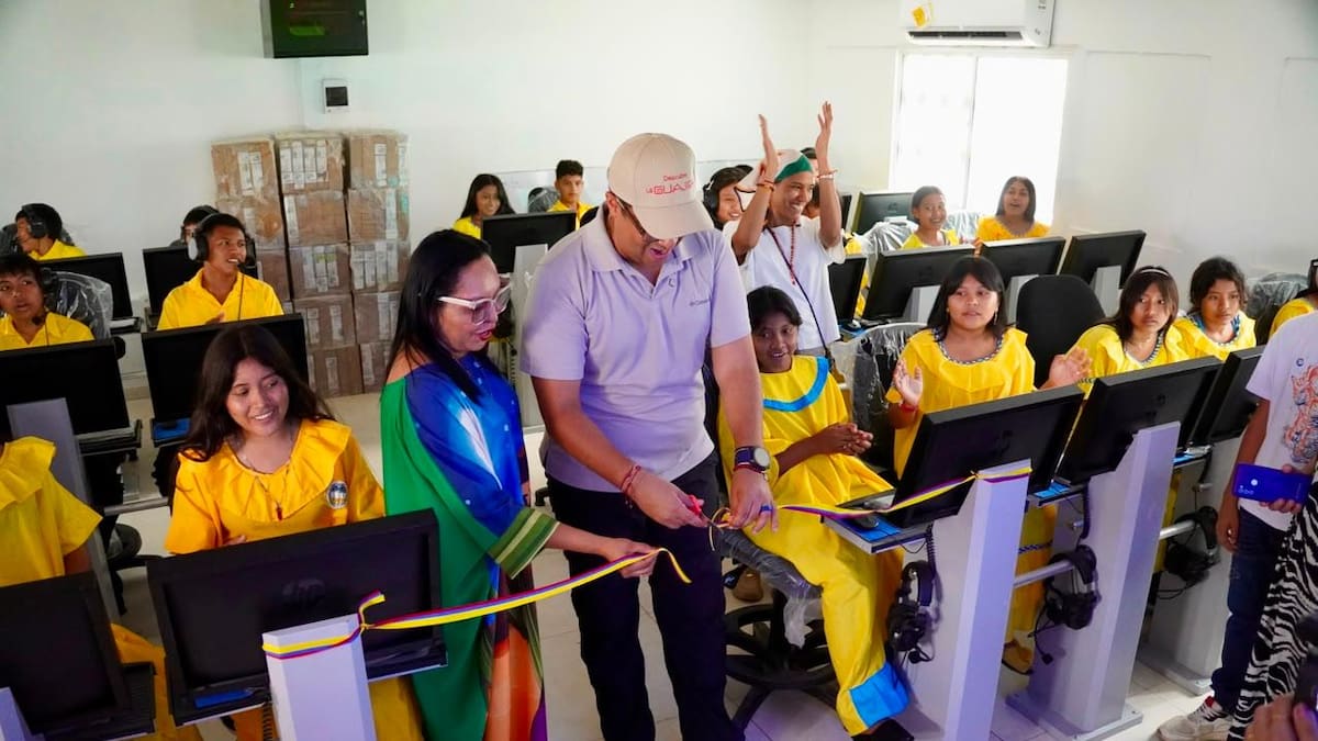 Comunidades Wayuu reciben aulas interactivas y ayudas en la Alta Guajira