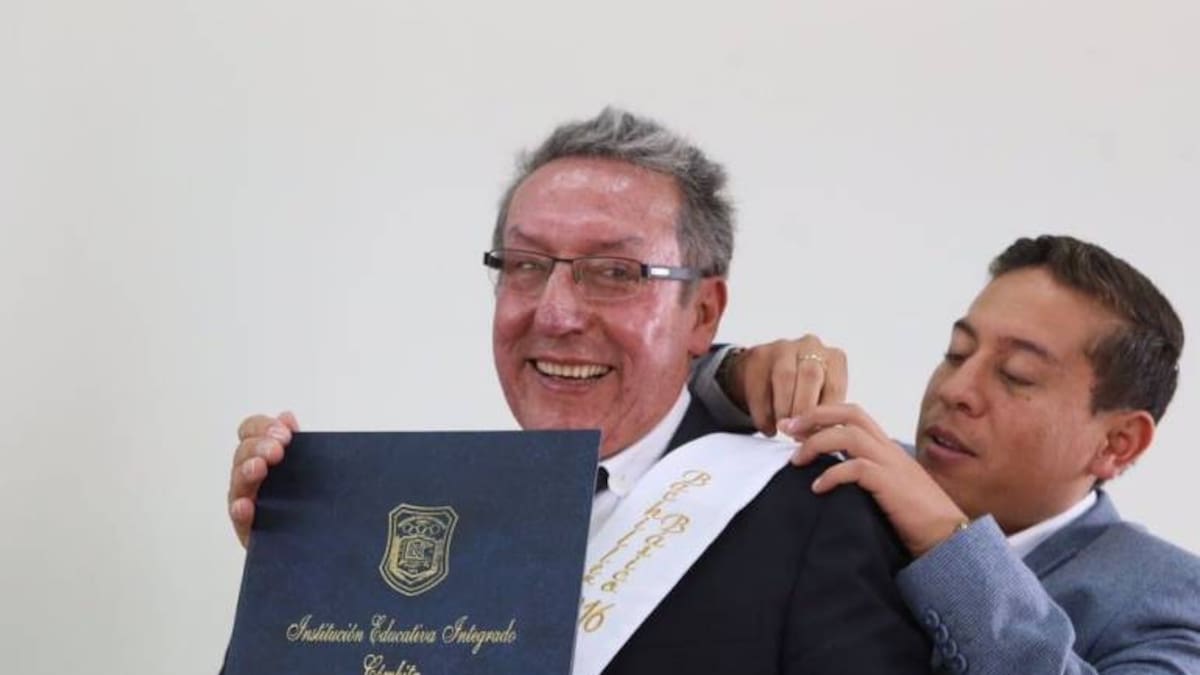 El papá del gobernador de Boyacá se graduó como Bachiller a sus 60 años