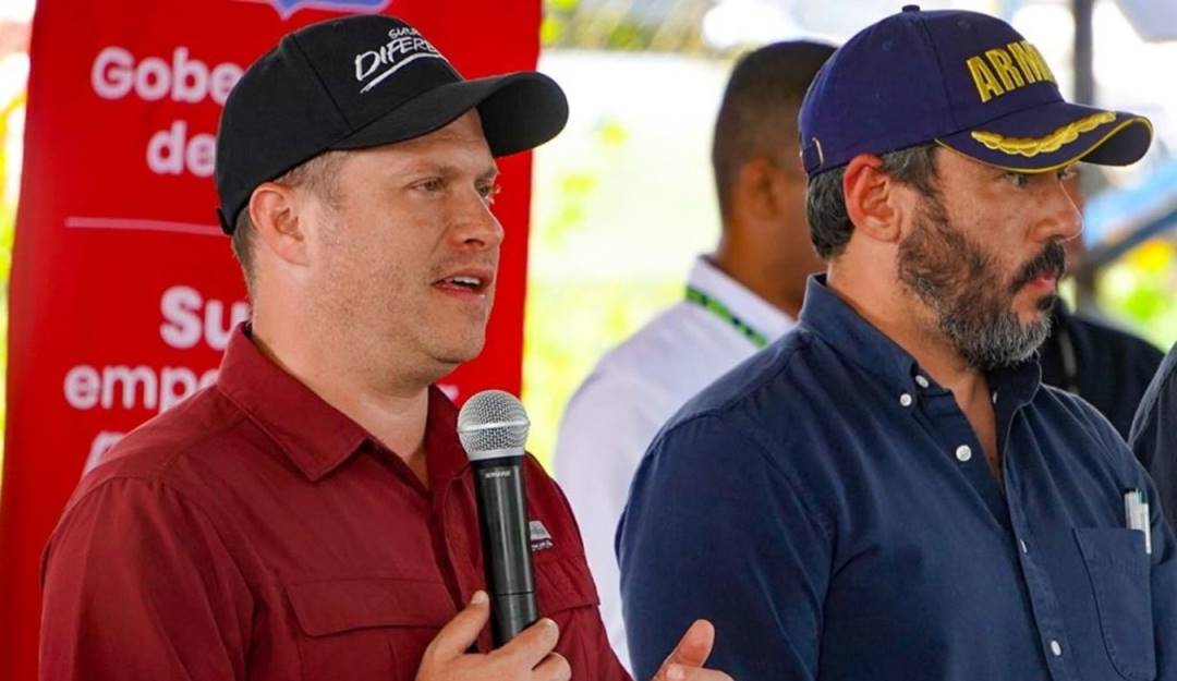 El gobernador de Sucre y el viceministro de Defensa, en Sincé. Foto: Caracol Radio.