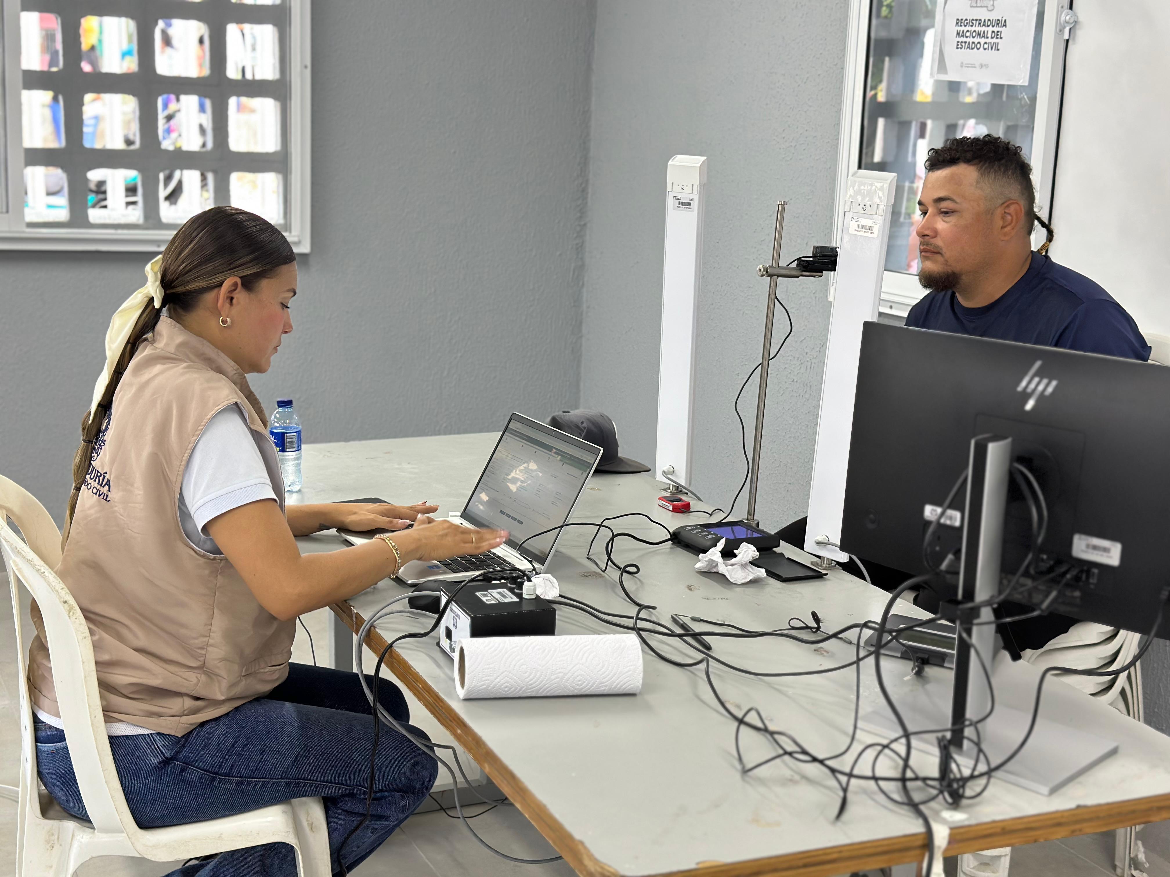 Cerca de 800 atenciones se brindaron en la jornada Gobierno al Barrio en El Libertador