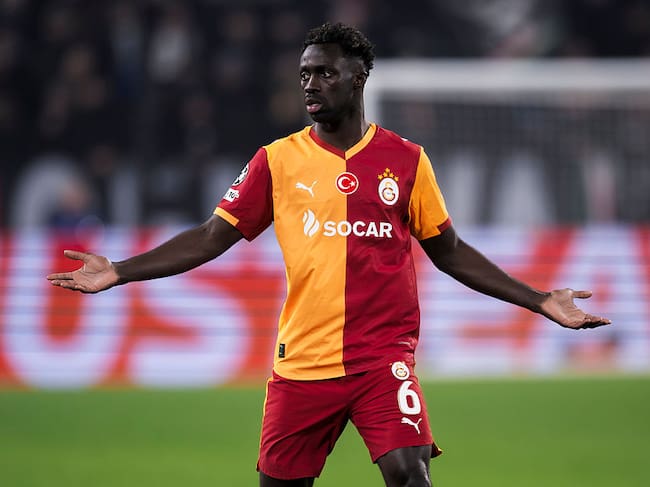 ALLIANZ STADIUM, TURIN, ITALY - 2026/02/25: Davinson Sanchez of Galatasaray SK gestures during the UEFA Champions League 2025/26 knockout phase play-off second leg football match between Juventus FC and Galatasaray SK. Juventus FC won 32 after extra time, but Galatasaray SK advanced 75 on aggregate and moved on to the round of 16. (Photo by Nicolò Campo/LightRocket via Getty Images)