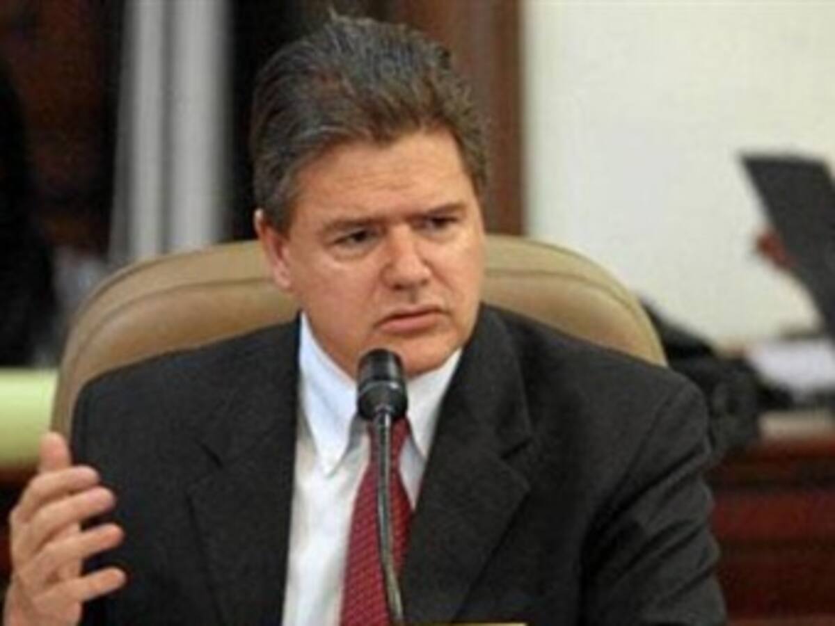 Gobierno cubano espía a negociadores de paz en La Habana: senador Vélez