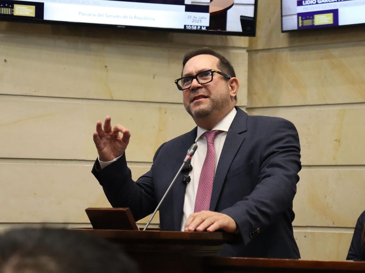 “Decisión lamentable”: presidente del Congreso sobre fallo en contra del expresidente Uribe