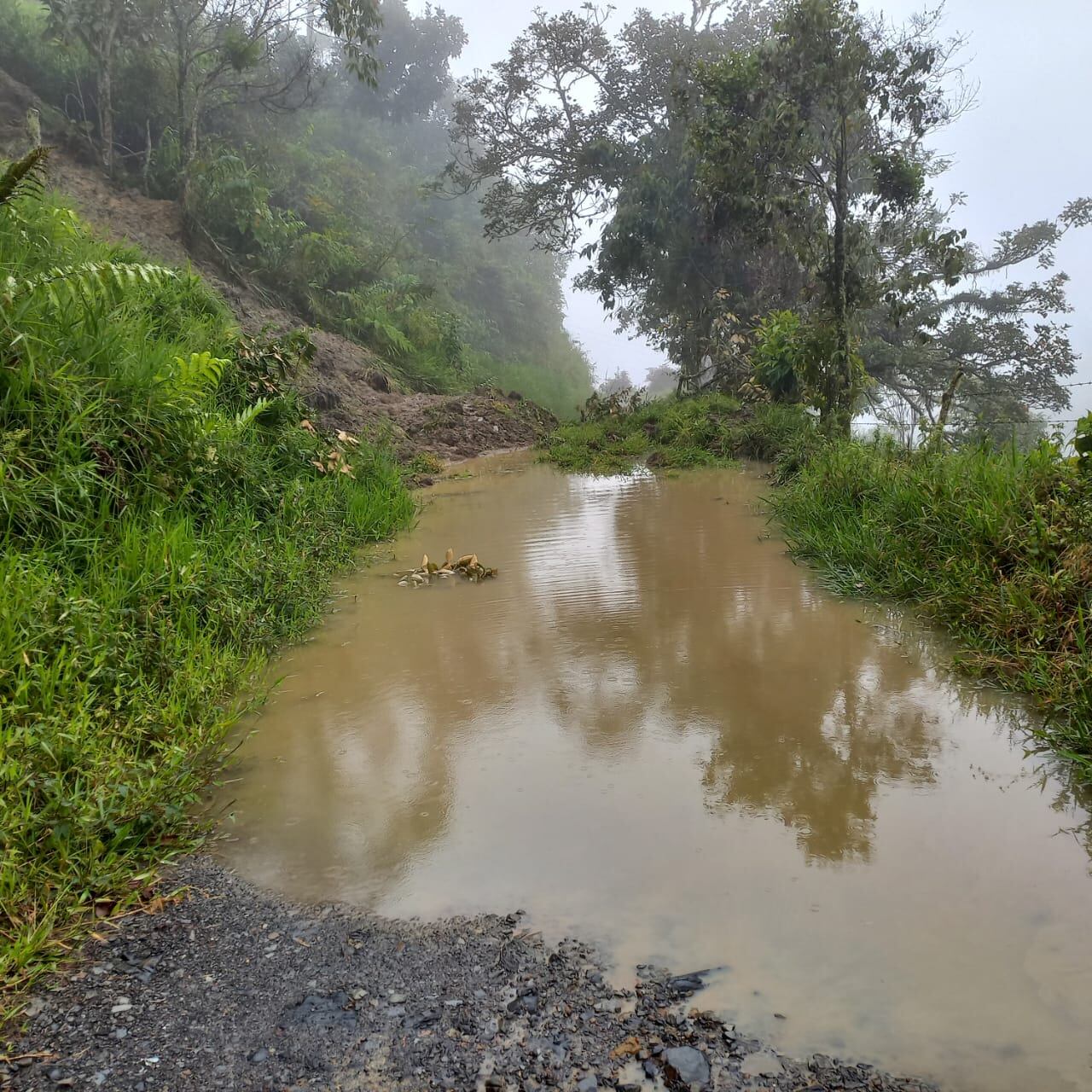 Vendaval y lluvias intensas provocan más de 30 derrumbes en La Victoria, dejando al municipio incomunicado