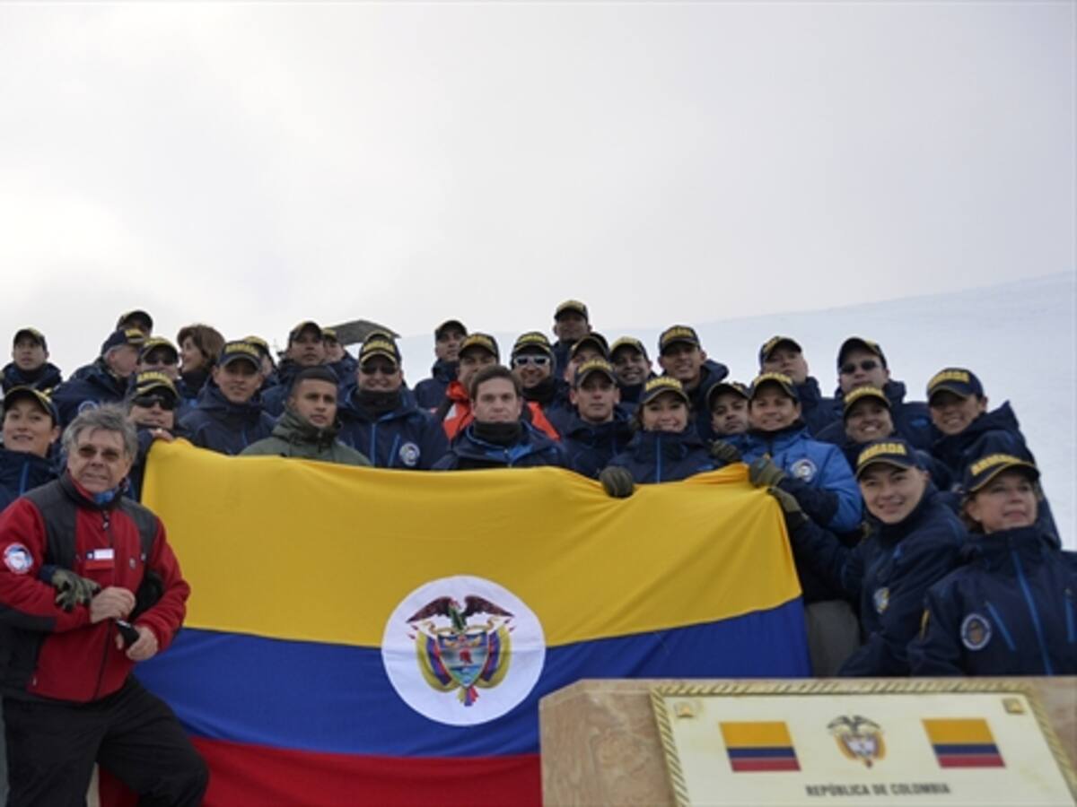 Canciller y el ministro de Defensa llegaron a la Antártida
