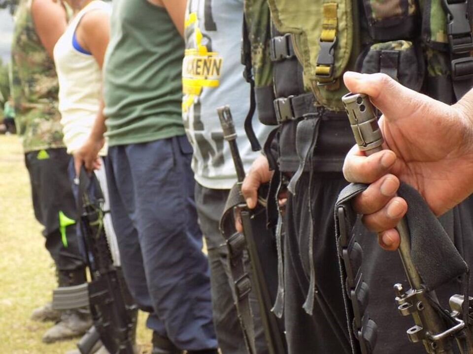 La suspensión del cese al fuego en esta zona del país ha generado graves problemas sociales en municipios del occidente de la región huilense.