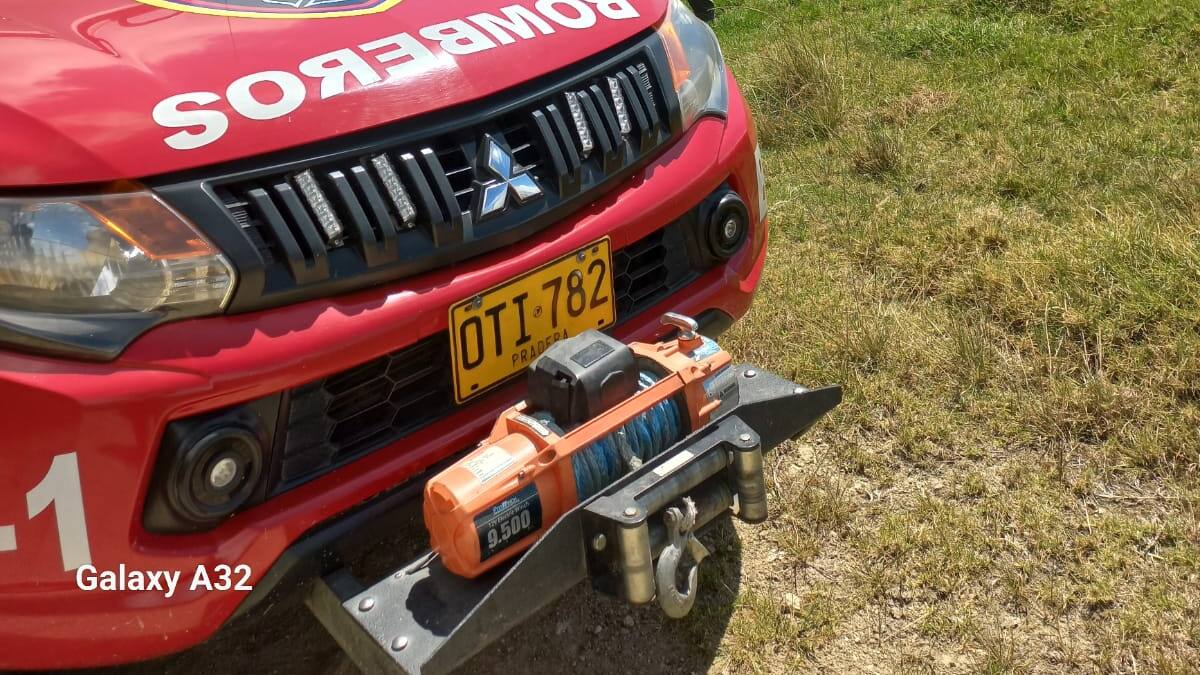 Organismos de socorro piden ayuda para sofocar incendio forestal en Pradera