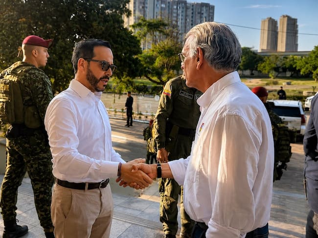El presidente electo De la Espriella y el gobernador Eduardo Verano, en el Batallón Paraíso. Foto: cortesía Gobernación del Atlántico.