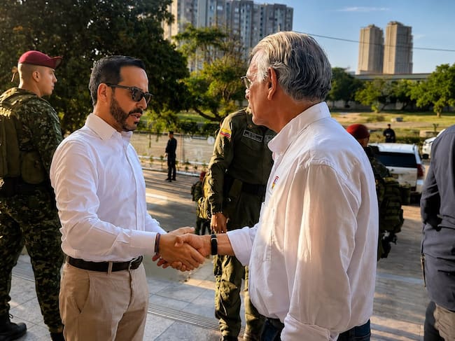 El presidente electo De la Espriella y el gobernador Eduardo Verano, en el Batallón Paraíso. Foto: cortesía Gobernación del Atlántico.