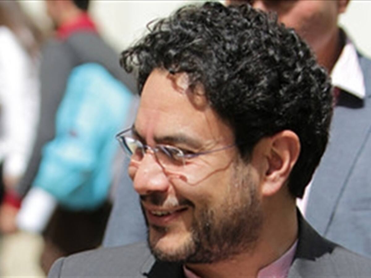Iván Cepeda se opone a fijarle plazos al proceso de paz