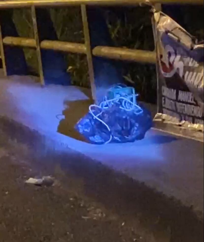 Una pancarta de las disidencias FARC y un cilindro aparecieron en el sur de Cali - Redes Sociales