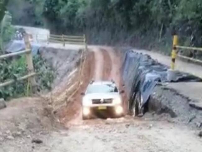 Dificultades en tres vías de Risaralda debido a emergencias invernales