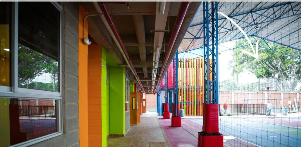 Los padres de familia no tienen cómo llevar a sus hijos a estudiar a la Institución Educativa Oficial Cristóbal Colón, sede de bienestar social, ubicada en el barrio Mariano Ramos.