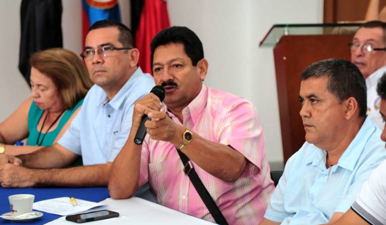 Hugo Cárdenas Vega en el microfono
