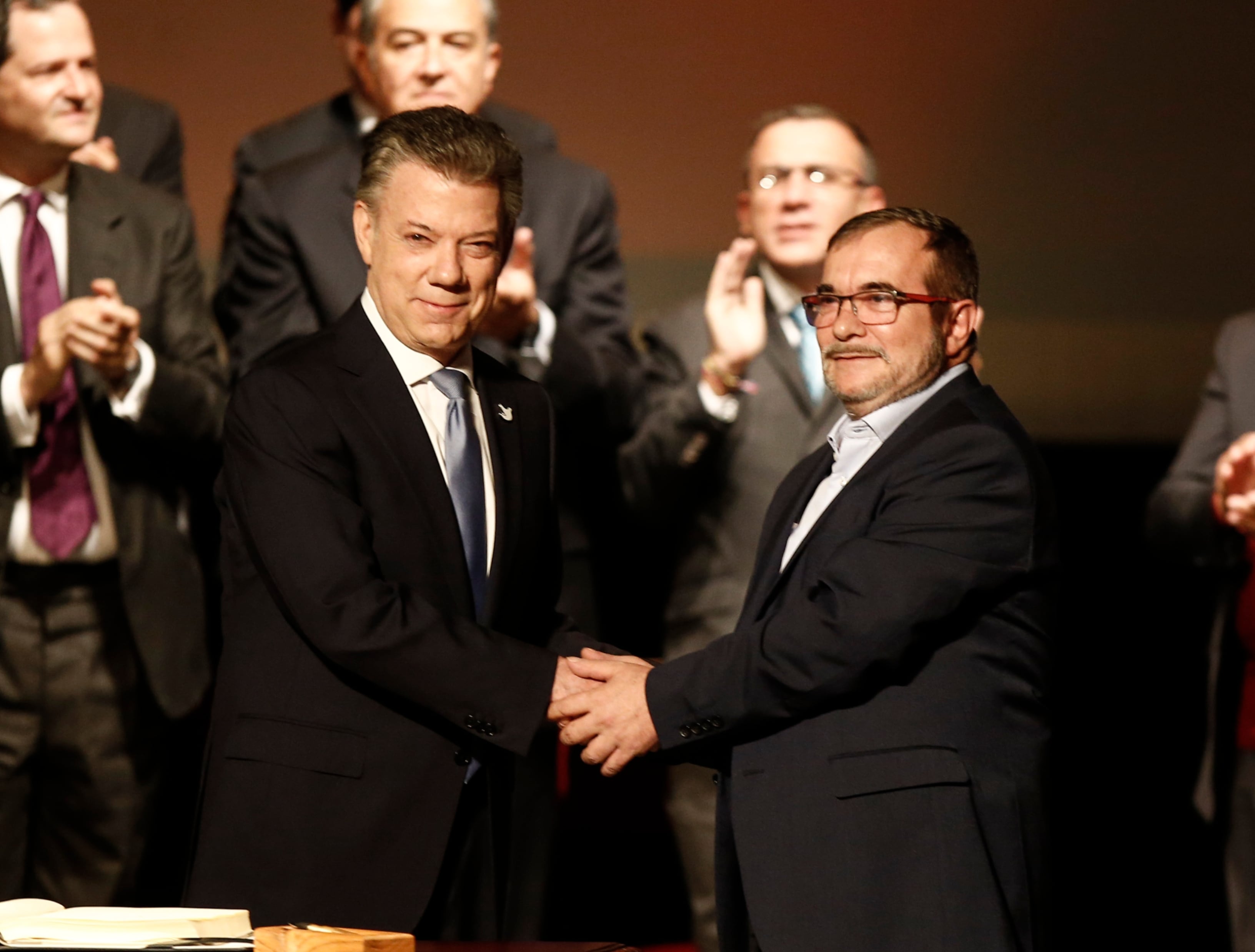 Juan Manuel Santos y Rodrigo Londoño | Foto: Colprensa