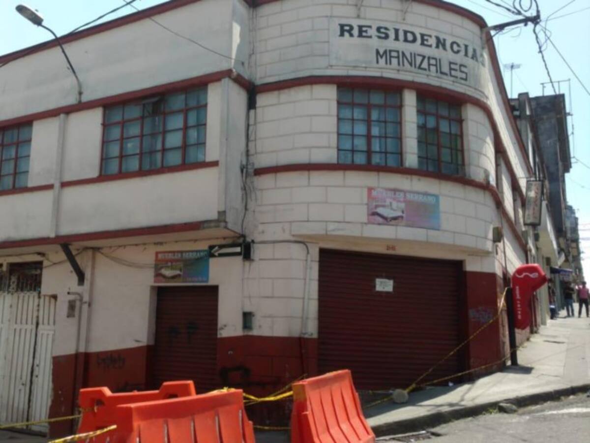 Vía del centro está cerrada por riesgo de desplome de un edificio