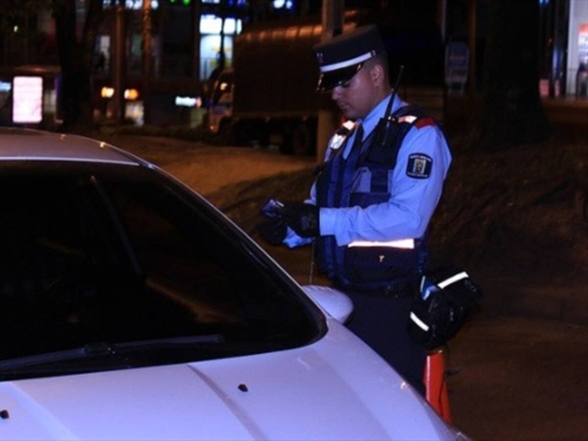 Un agente de tránsito fue arrollado y otro atacado a bala en Medellín
