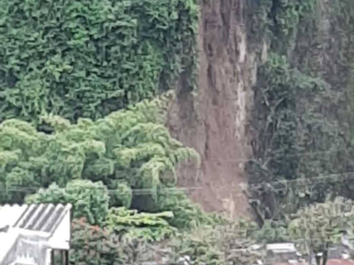 Evacuaron más viviendas en la Avenida del Río de Pereira por derrumbe