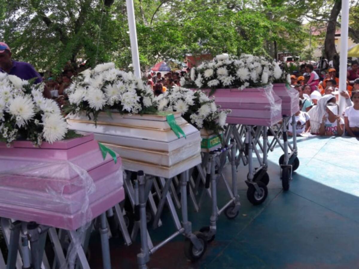 15 días después se da sepelio de 5 niños incinerados en Córdoba