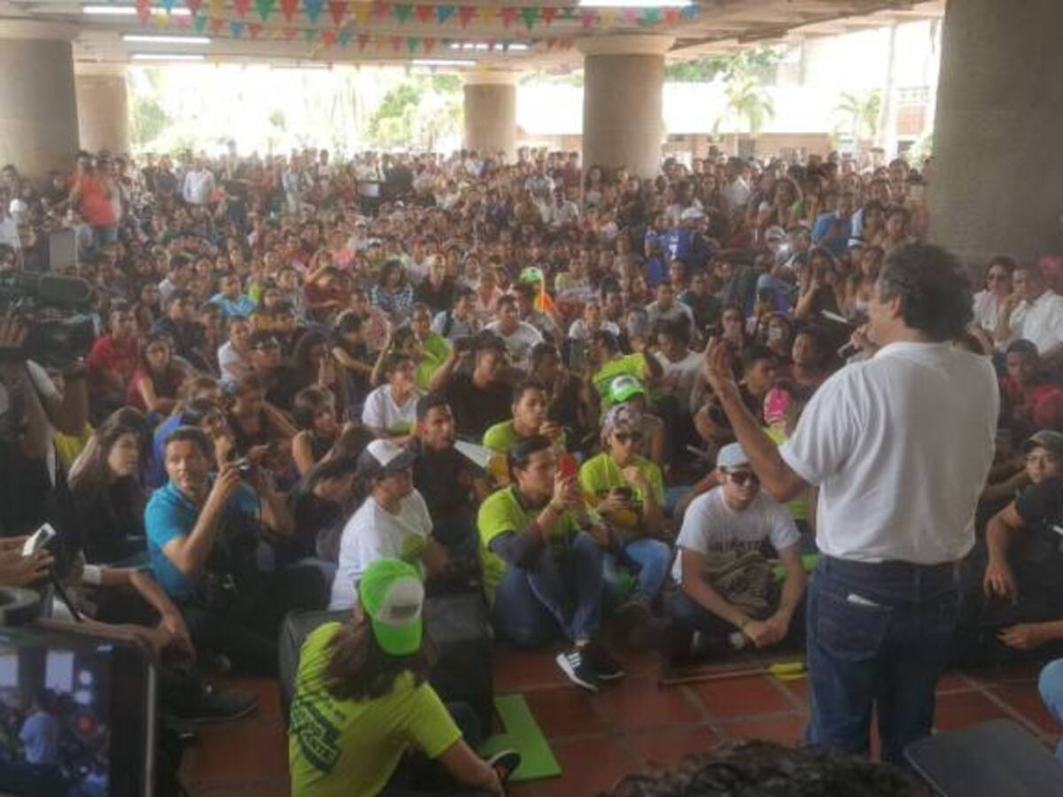 Fajardo propone ajustar a la justicia para proteger a la mujer
