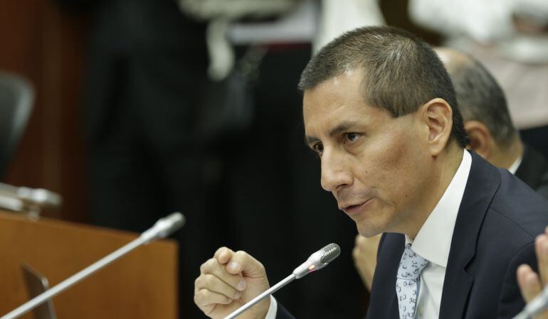 Debate de control político sobre la crisis con Venezuela. En la foto: El senador Jimmy CHamorro.