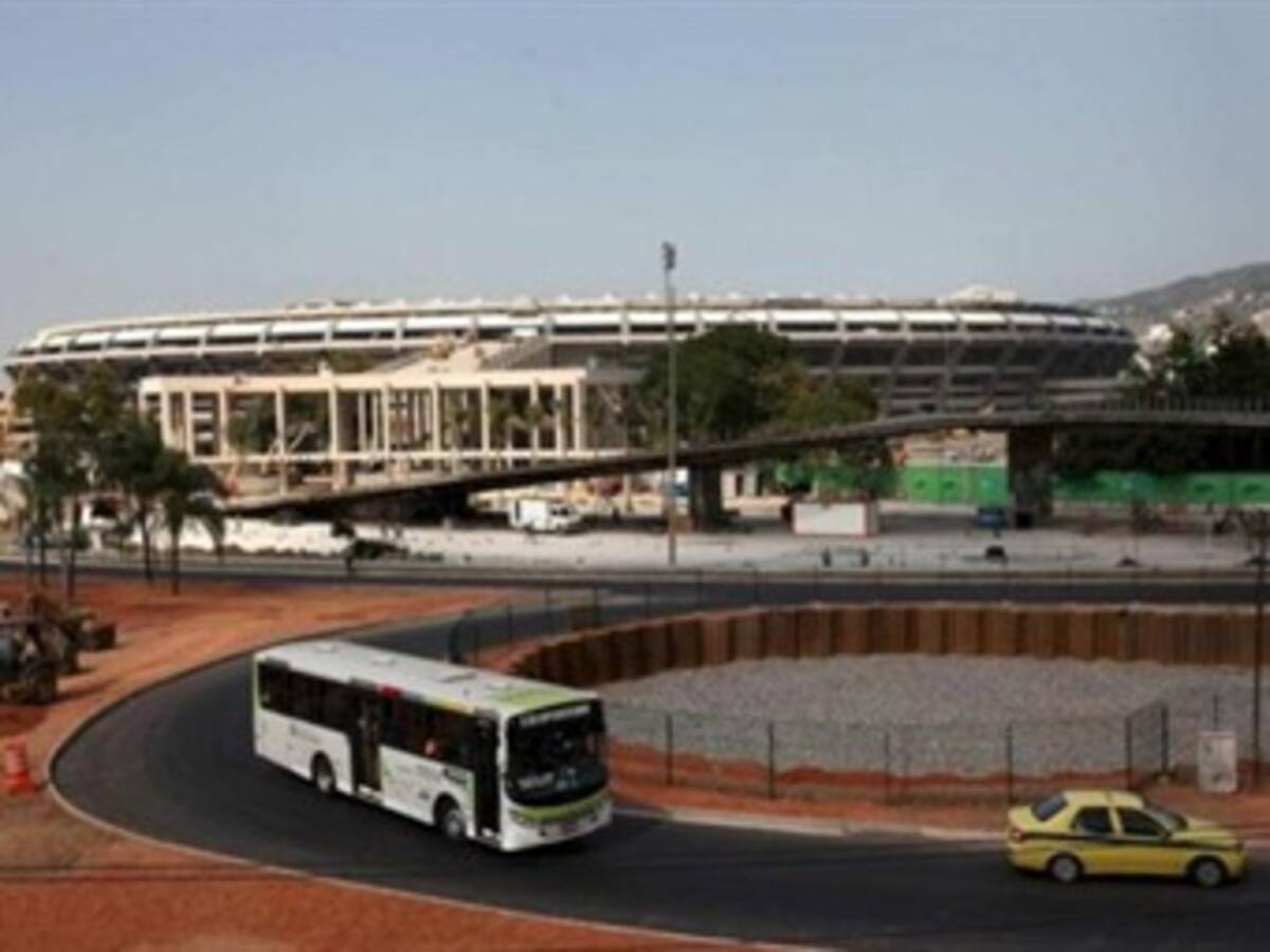 El Maracaná, con obras por hacer el día de su primer partido oficial