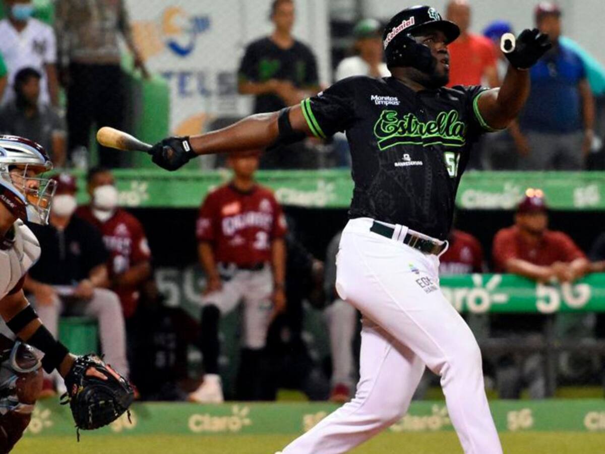 Video: Beisbolista recibió dinero de un hincha y fue sancionado