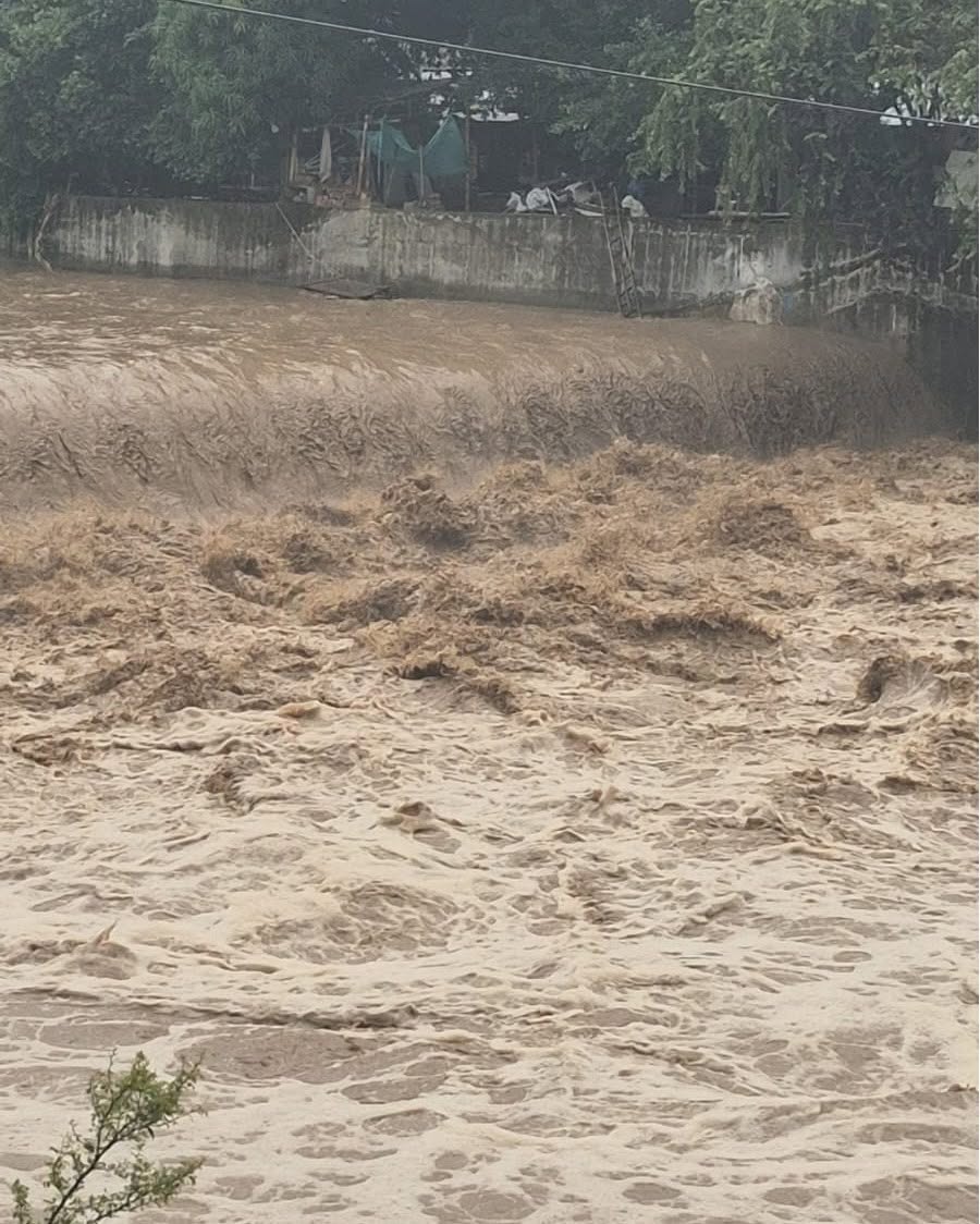 El aumento del caudal generó altos niveles de turbiedad y sedimentación en el afluente. Foto Relacionada