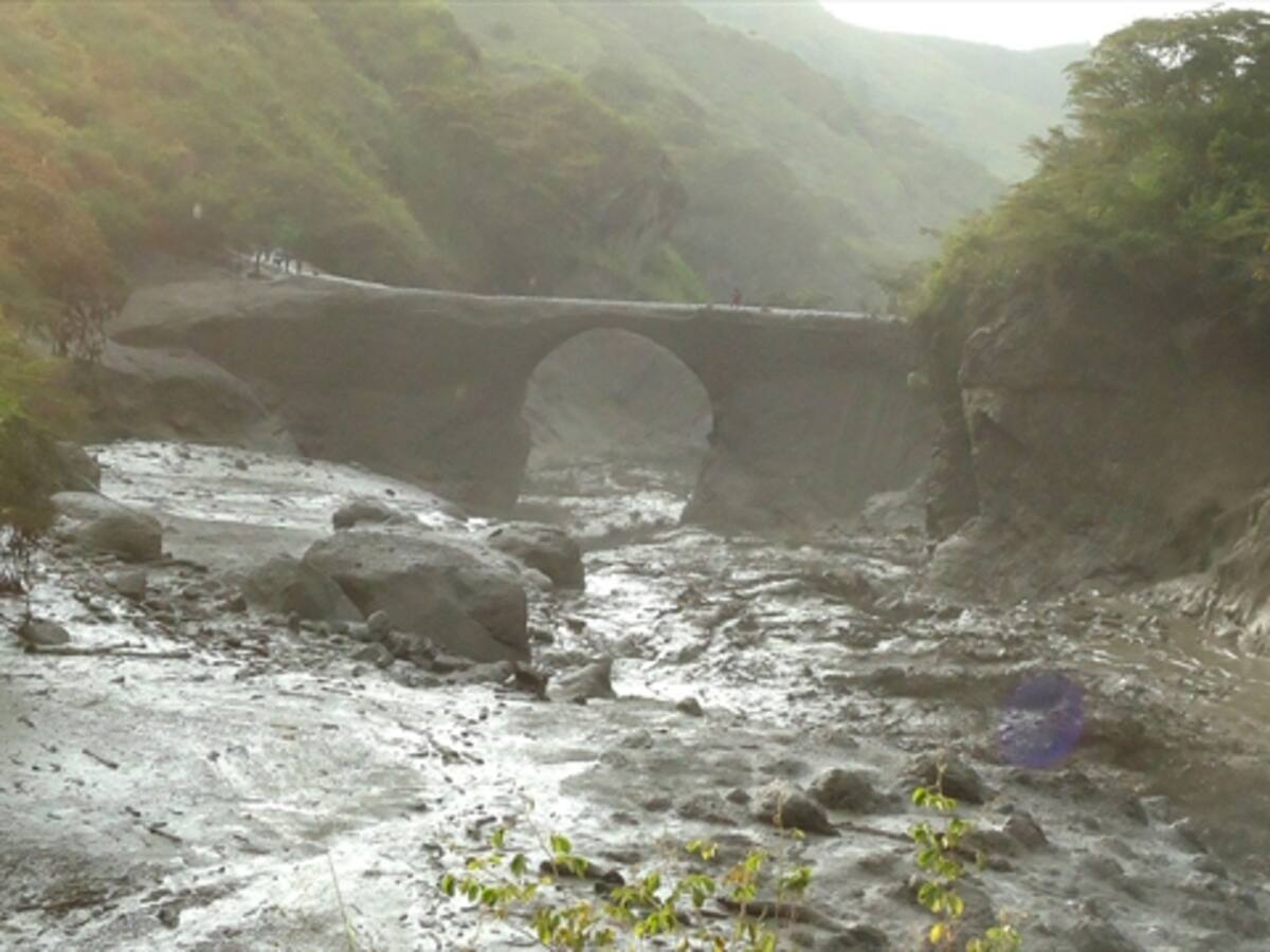 Continúa la búsqueda de cinco desaparecidos tras avalancha en Cauca