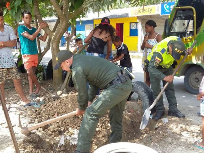 Policía reconstruye parque de Flor del Campo, en Cartagena