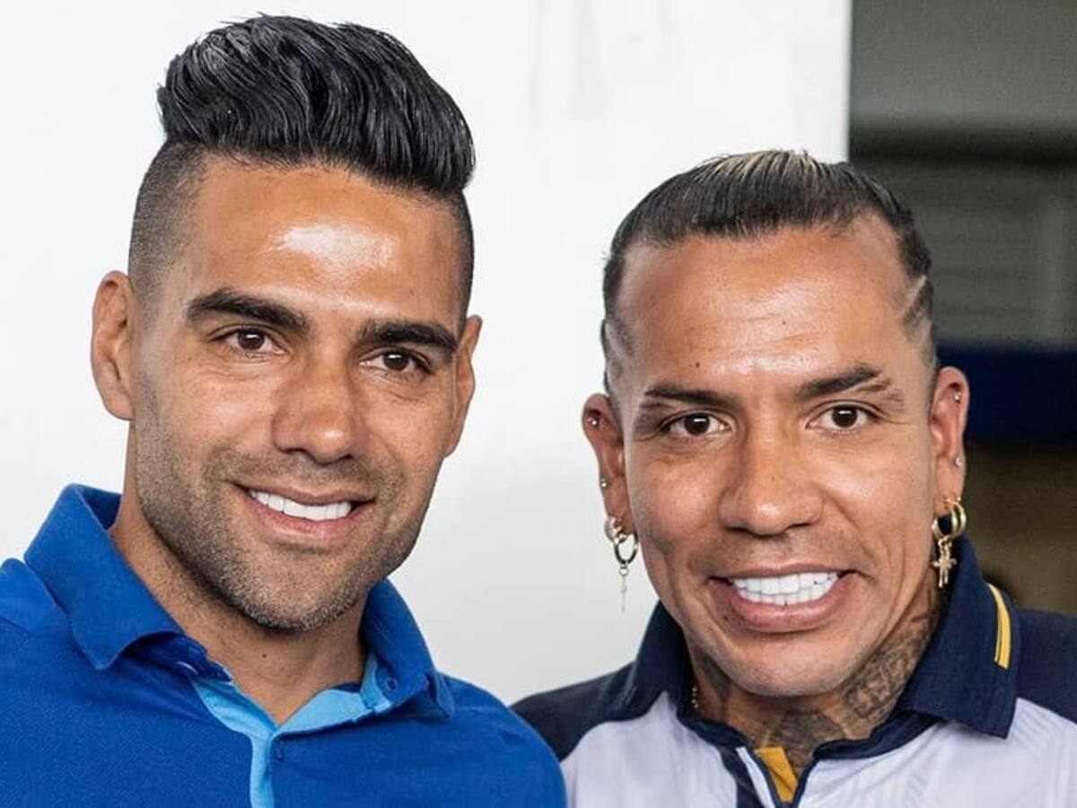 La felicitación de Falcao a Dayro Moreno tras igualar el récord de máximo goleador de Colombia