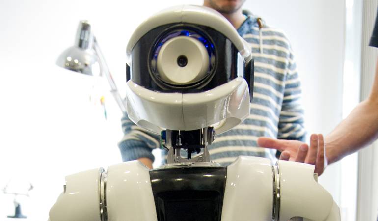 El robot que oficia funerales