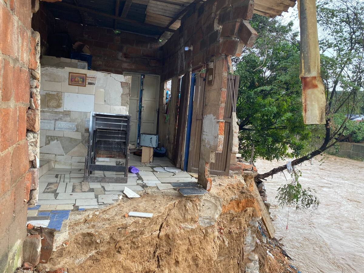 300 familias damnificadas dejó aguacero en Santander