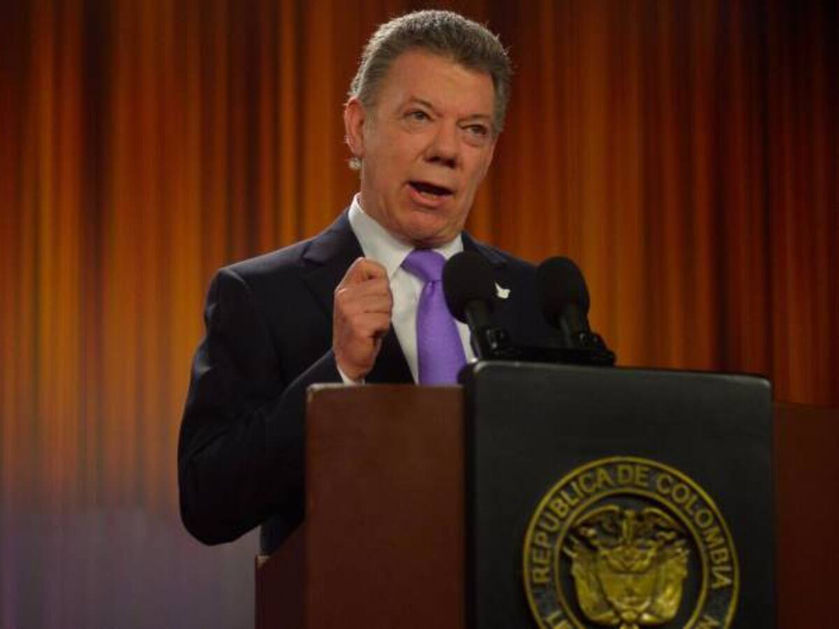 Ya no vamos solos sino de la mano del mundo hacia el fin de esta guerra: Santos