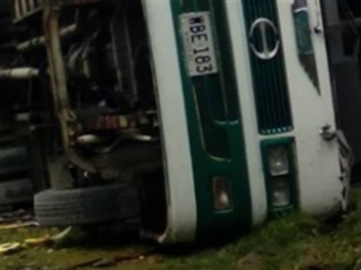 Se accidenta bus que transportaba hinchas del Once Caldas