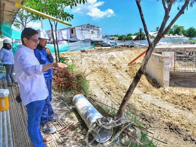 Secretario de Infraestructura, Wilmer Iriarte, supervisa las obras. // Alcaldía de Cartagena