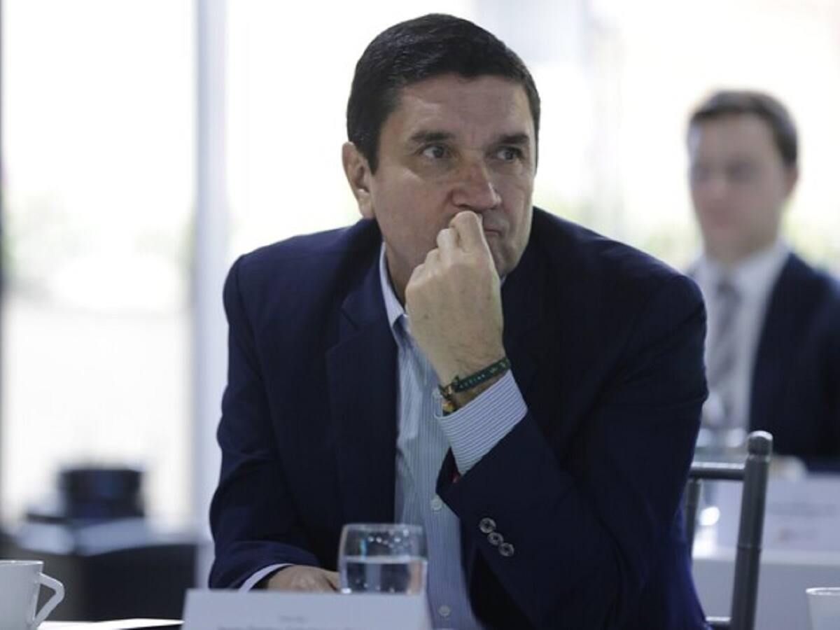 “Hay 10.000 luminarias dañadas en Bucaramanga, Rodolfo tiene que dar la cara”
