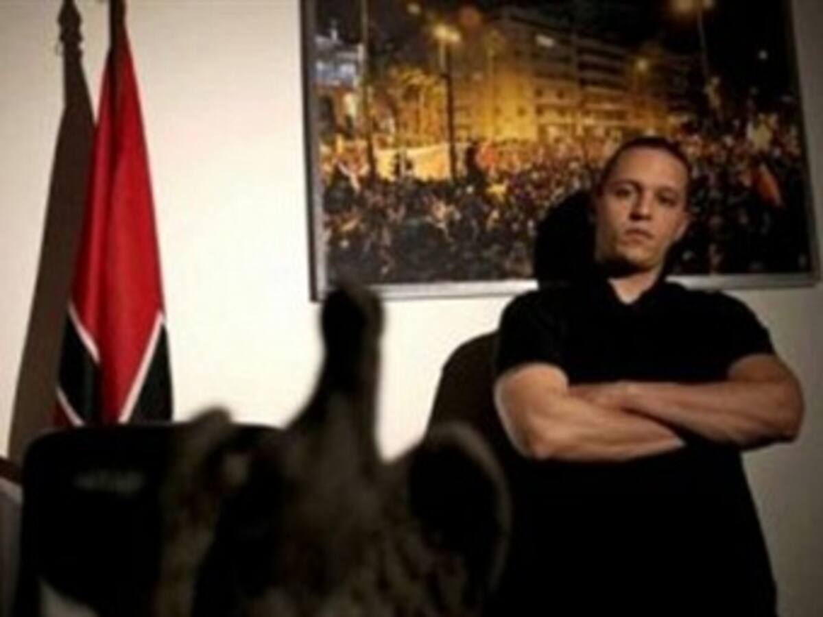 Cabezas rapadas, mujeres y estudiantes: los neonazis seducen en Grecia