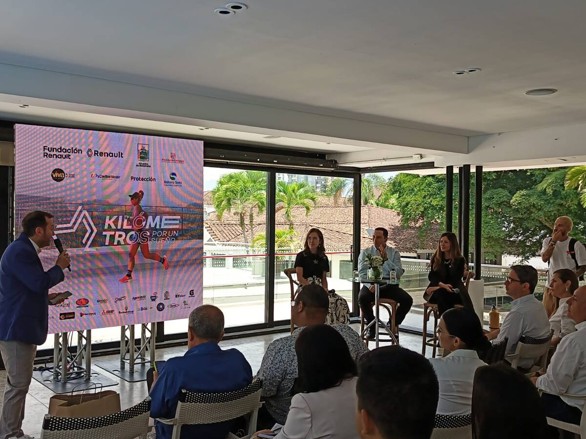 Renault invita a correr para cumplir sueños de jóvenes universitarios