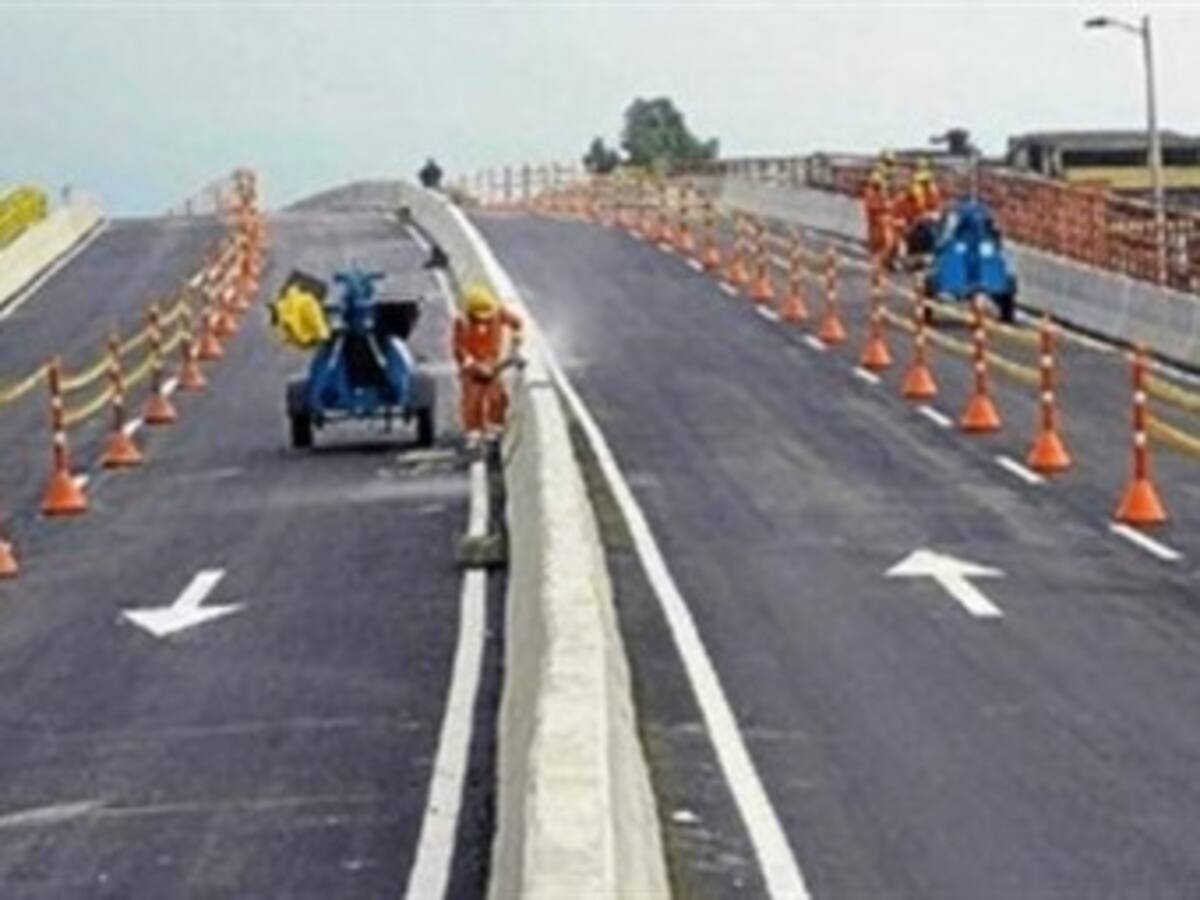 Tras un año de construido se pone en servicio puente de la calle 106