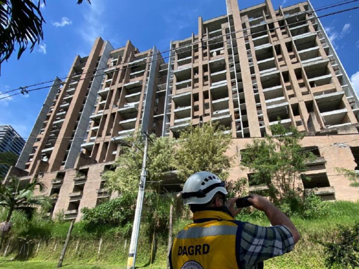 Con sensor monitorean la estructura del Ed. Continental Towers en Medellín